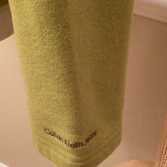 Calvin Klein hooded zip front sweatshirt, in everyone’s fave green color. - Picture 3 of 11